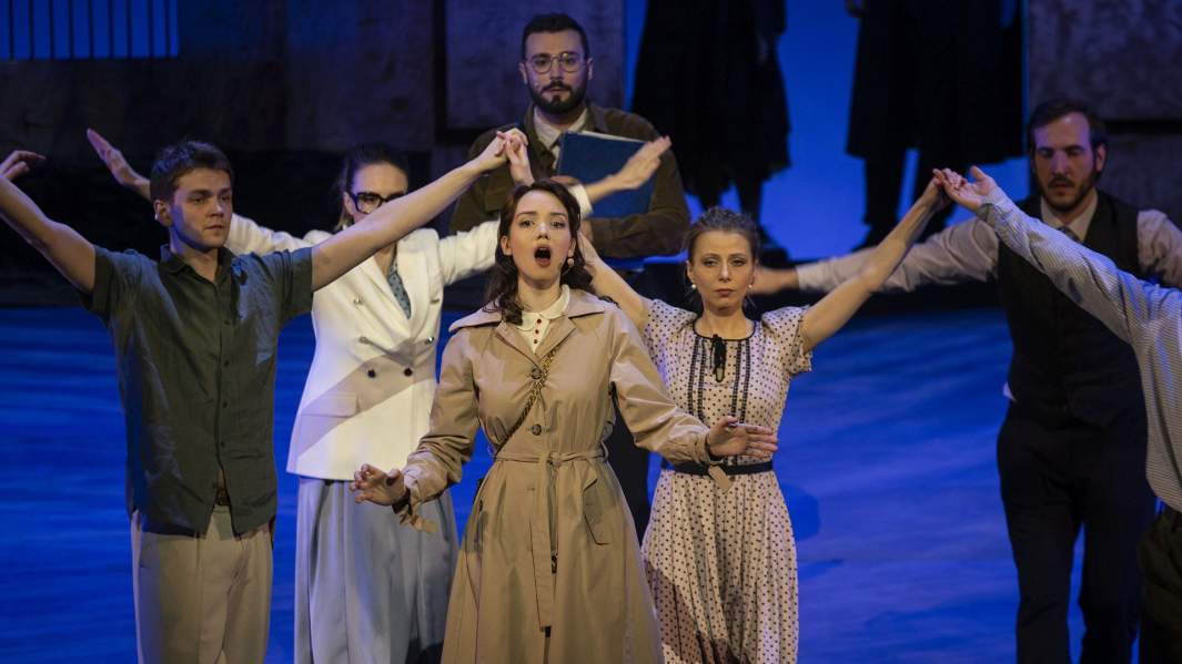 Сцена из спектакля «Свидание в Москве»