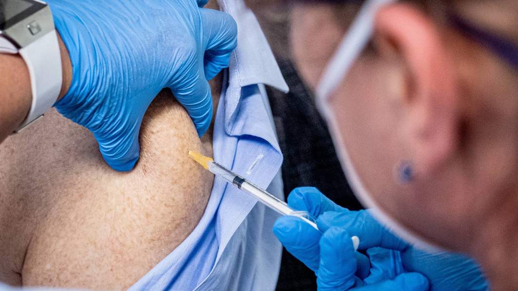 Тромб среди ясного неба: почему страны ЕС отказываются от вакцины AstraZeneca