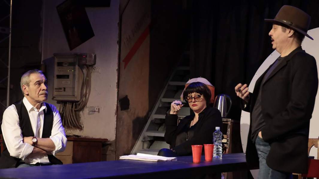 Сцена из спектакля «Балаган»