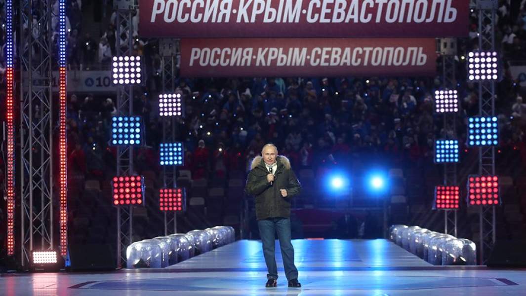 Президент РФ Владимир Путин на концерте в Лужниках в честь воссоединения Крыма и России