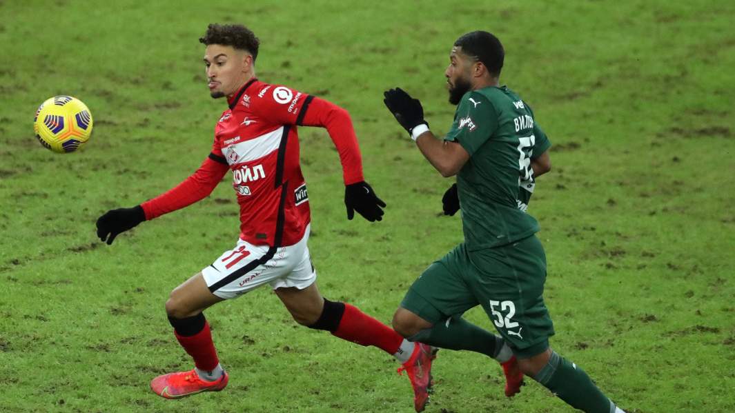 Игрок «Спартака» Джордан Ларссон и игрок «Краснодара» Тонни де Вильена в матче 21-го тура чемпионата России по футболу среди клубов Премьер-лиги между командами ФК «Спартак» и ФК «Краснодар»