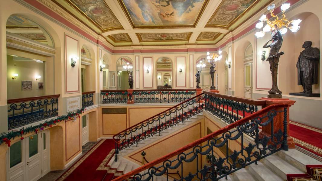 Фойе Санкт-Петербургского Большого драматического театра