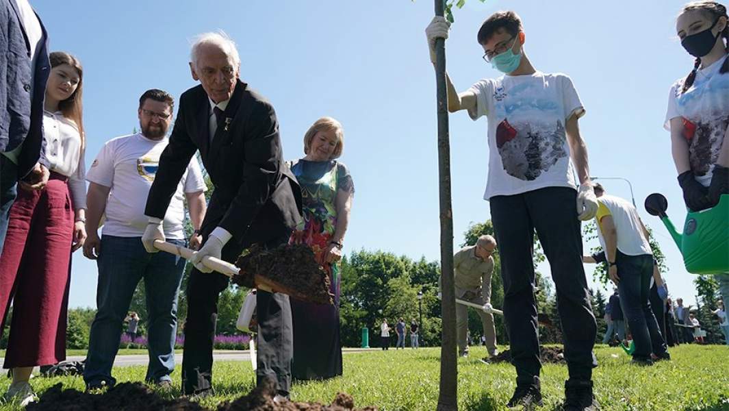 народный артист СССР Василий Лановой