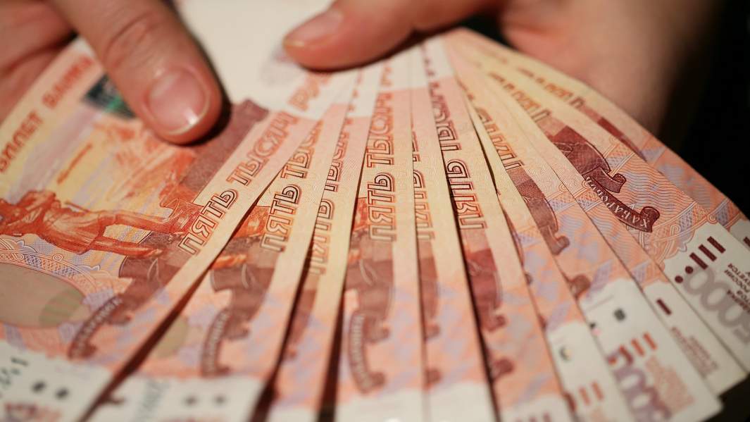 деньги в руках