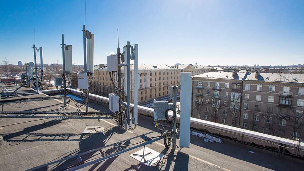 Ретрансляторы на крыше здания