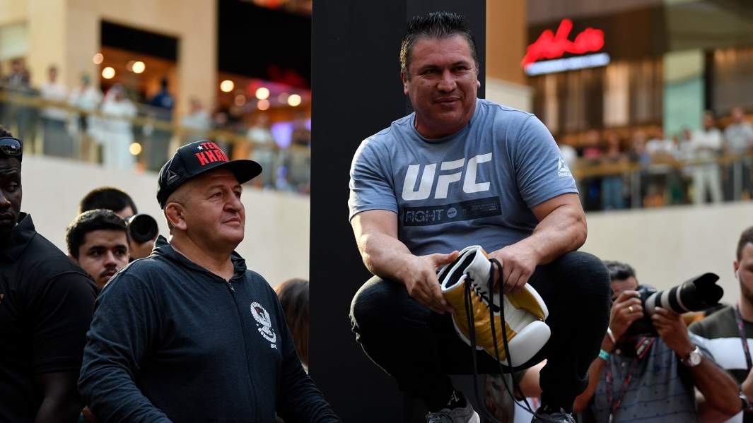 Тренер Ислама Махачева Хавьер Мендес