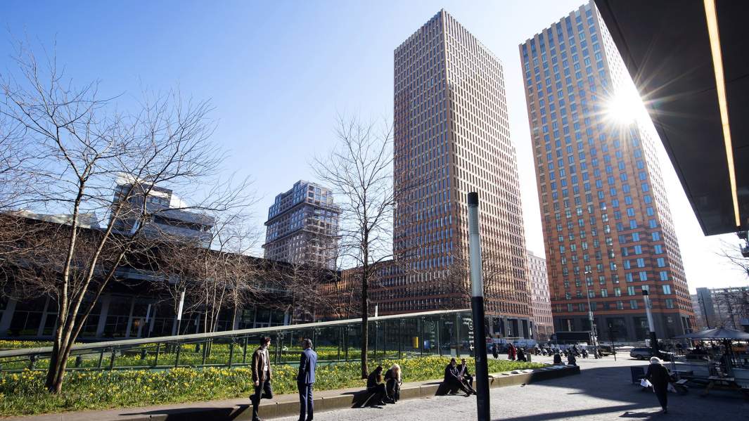 Небоскреб Symphony Towers в деловом районе Зуйдас в Амстердаме, Нидерланды