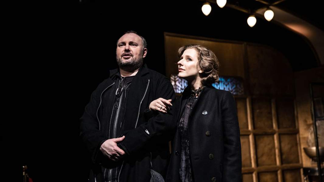 Сцена из спектакля «Зимние заметки о летних впечатлениях» в Театре наций