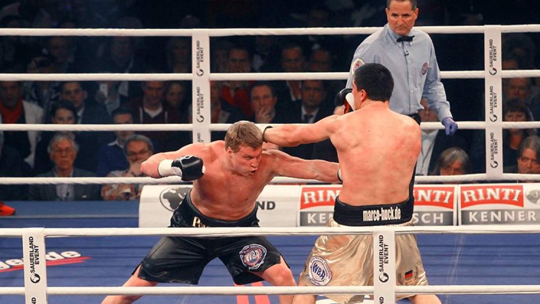 Россиянин Александр Поветкин и немец Марко Хук (слева направо)