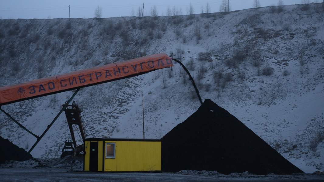 Транспортер выдающий на поверхность уголь шахты