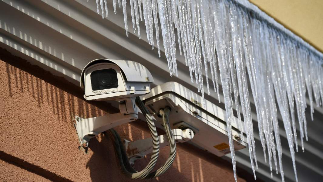 Камера слежения на доме