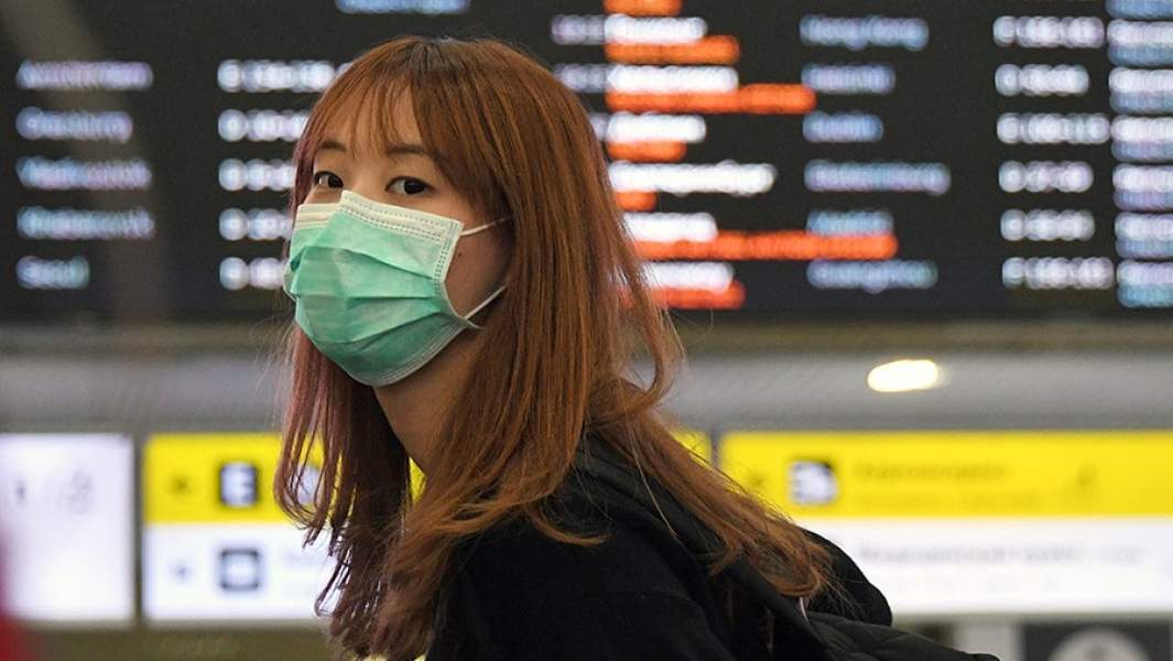 Девушка в терминале F аэропорта Шереметьево