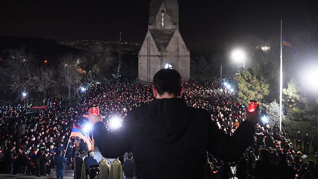 Факельное шествие в Ереване в память о погибших в Нагорном Карабахе