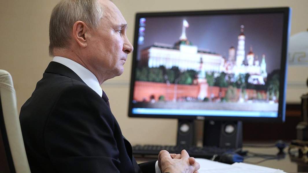 Президент РФ Владимир Путин проводит совещание о мерах по повышению инвестиционной активности в режиме видеоконференции
