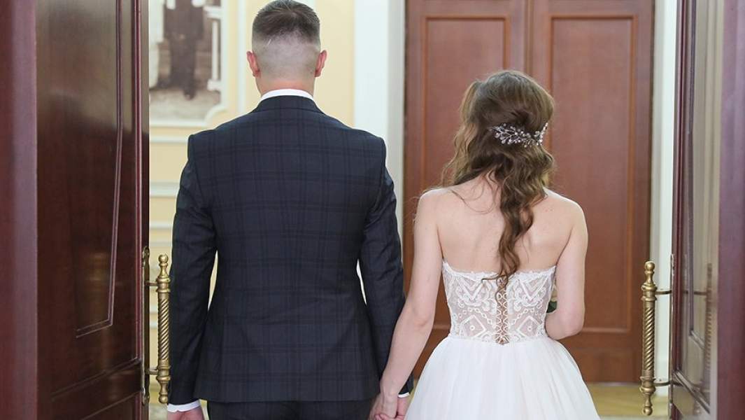 загс молодожены