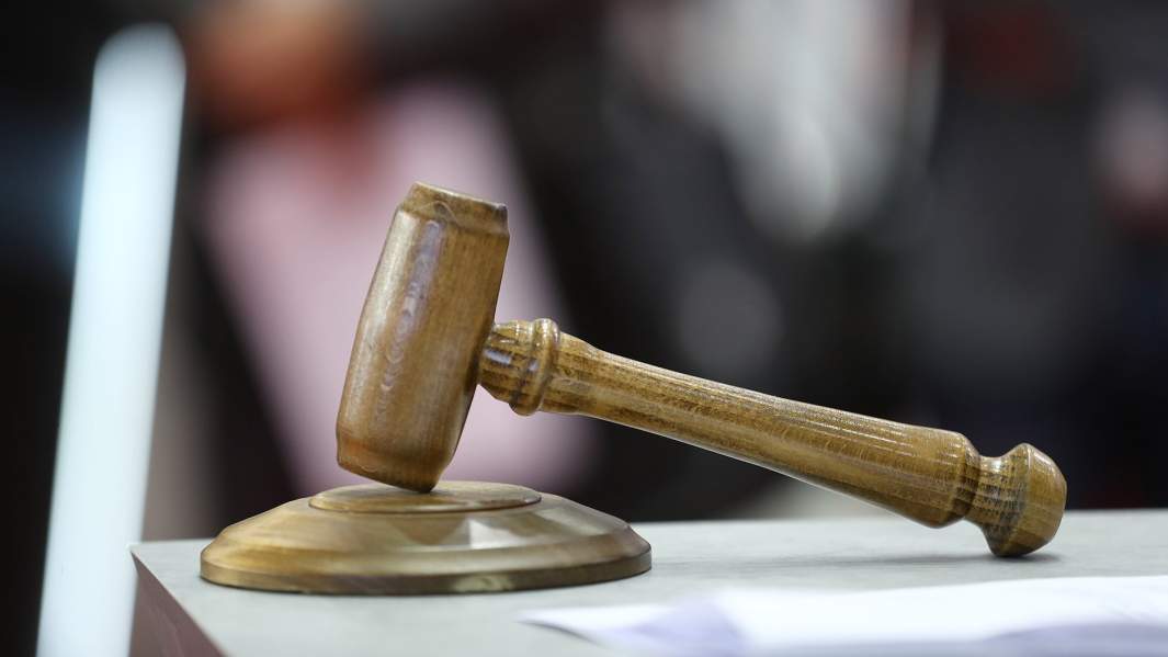 молоток суд