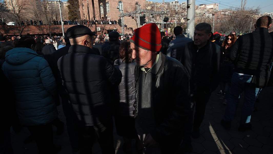 протестующие