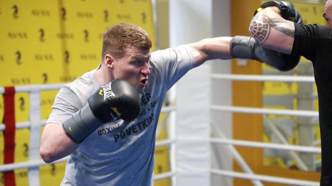 Российский боксер Александр Поветкин во время тренировки