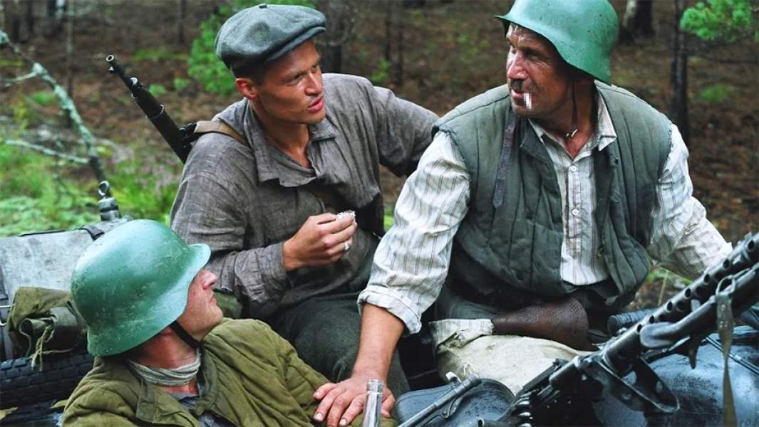 Кадр из фильма «Свои»