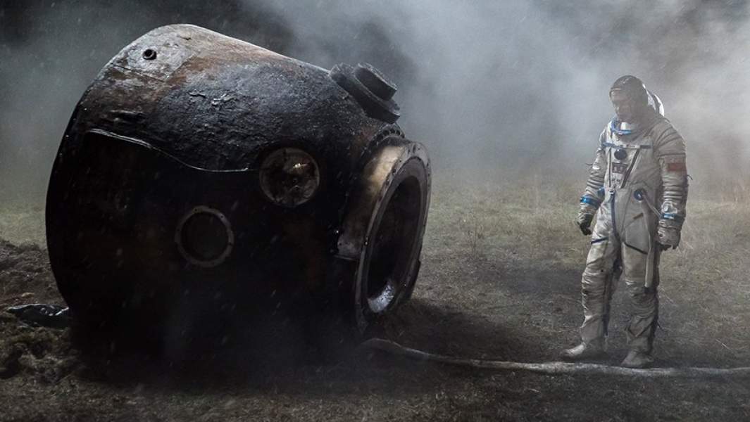 Кадр из фильма «Спутник»