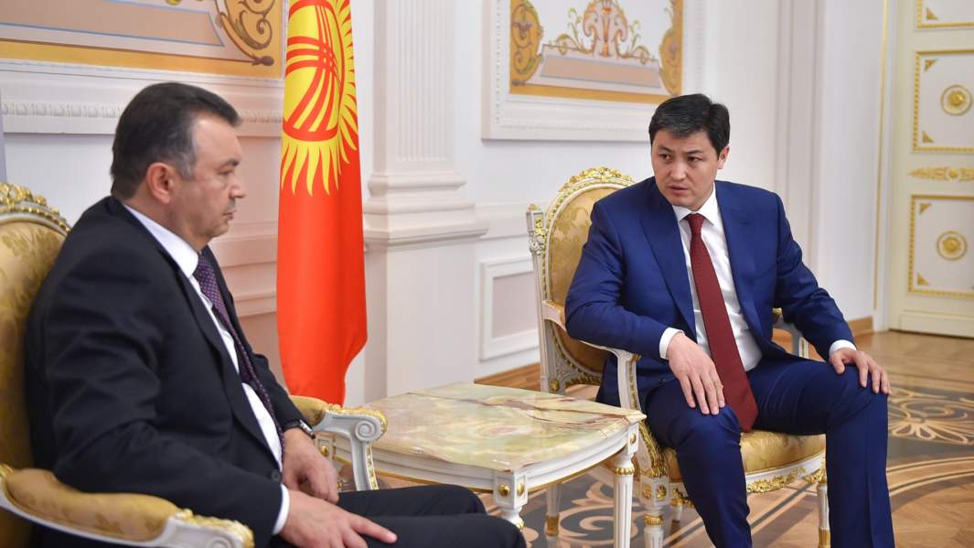Незапланированная двусторонняя встреча Премьер-министра Кыргызской Республики Улукбека Марипова с Премьер-министром Республики Таджикистан Кохиром Расулзодой