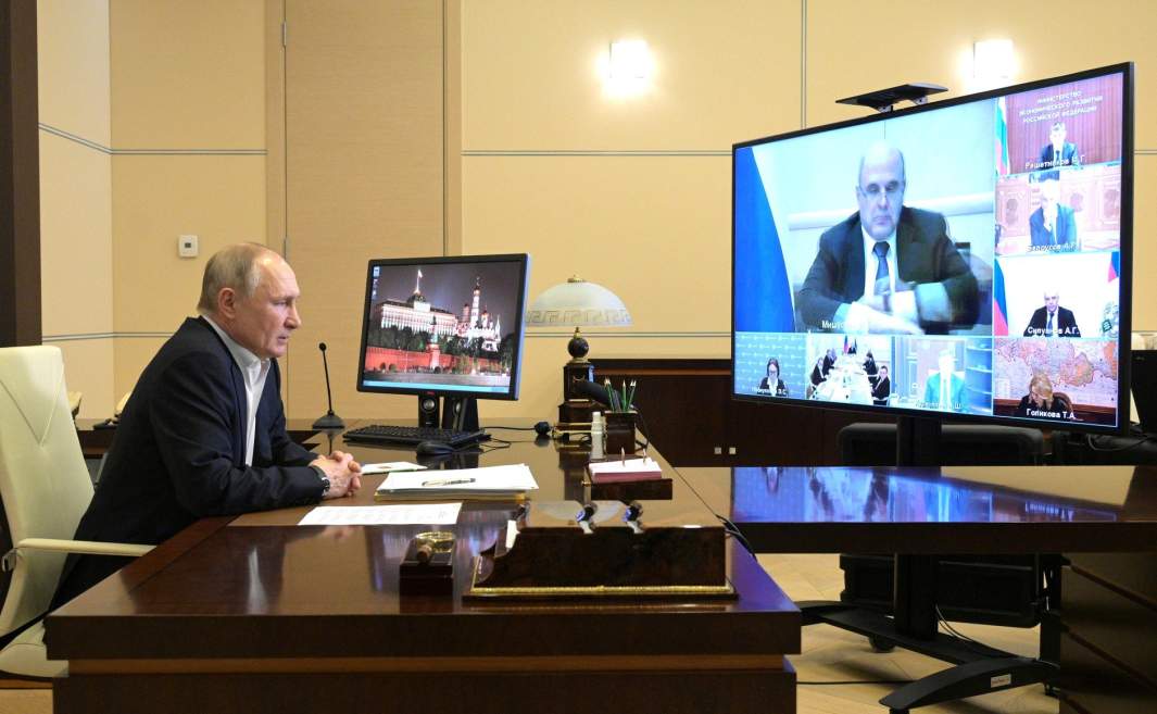 Владимир Путин проводит совещание с руководством правительства и администрации президента по подготовке послания Федеральному собранию