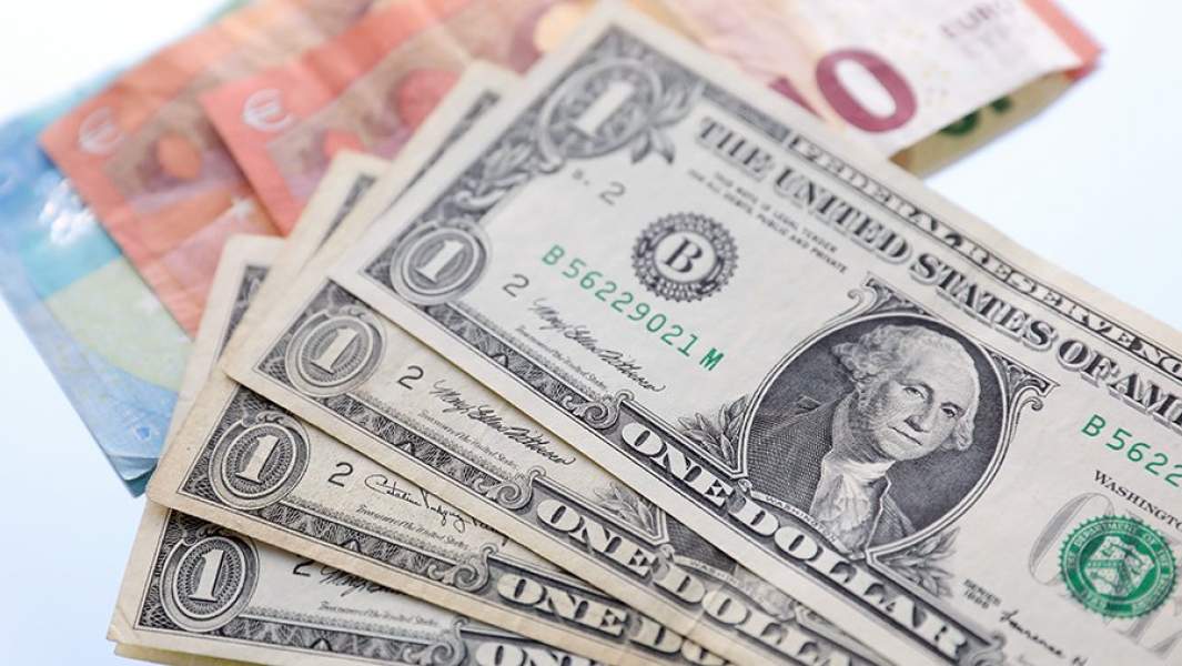 Доллары и евро