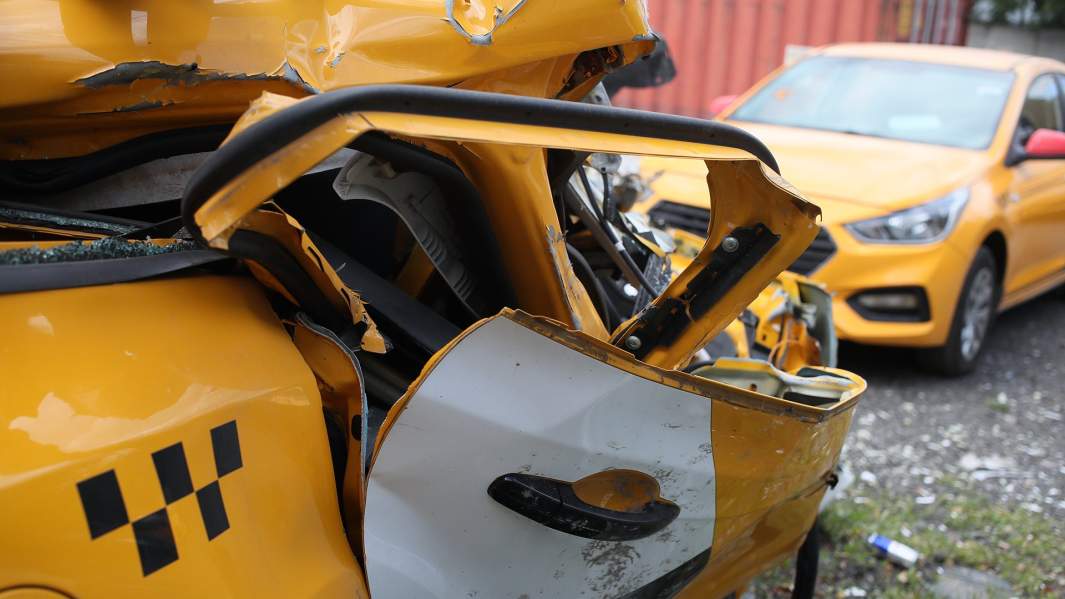 разбитое такси