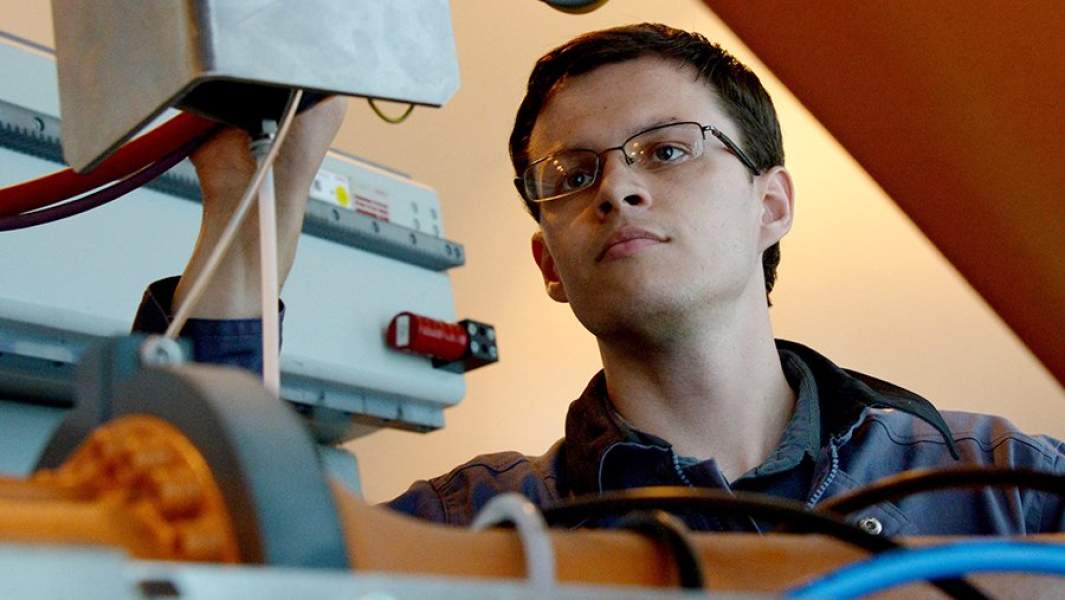 Сотрудник лаборатории автоматизированного машиностроения