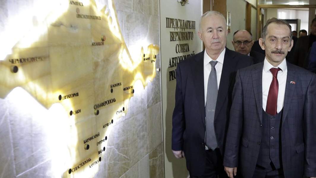 Вице-мэр Анкары Ахмет Тунч и глава турецкой ассоциации евразийских правительств Хасан Дженгиз в здании Государственного Совета Республики Крым