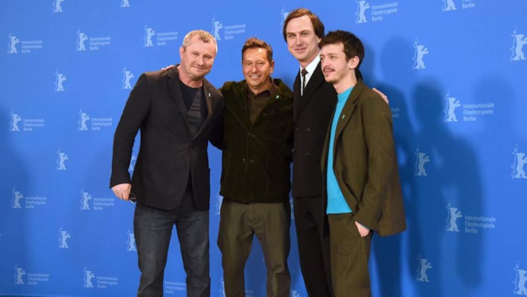 Режиссер Вадим Перельман, оператор Владислав Опельянц и актеры Ларс Айдингер и Науэль Перес Бискаярт  на фотосессии фильма «Уроки фарси» перед премьерой в рамках юбилейного 70-го Берлинского международного кинофестиваля «Берлинале - 2020»