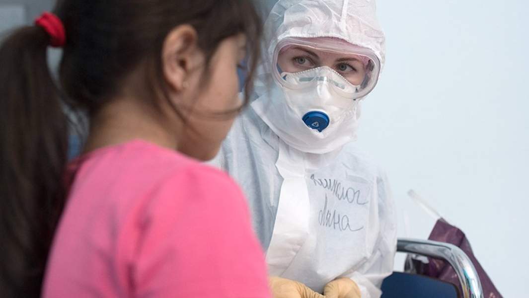 Детский психолог и маленький пациент