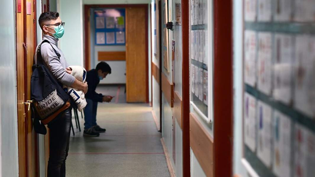 Юноша в призывном пункте