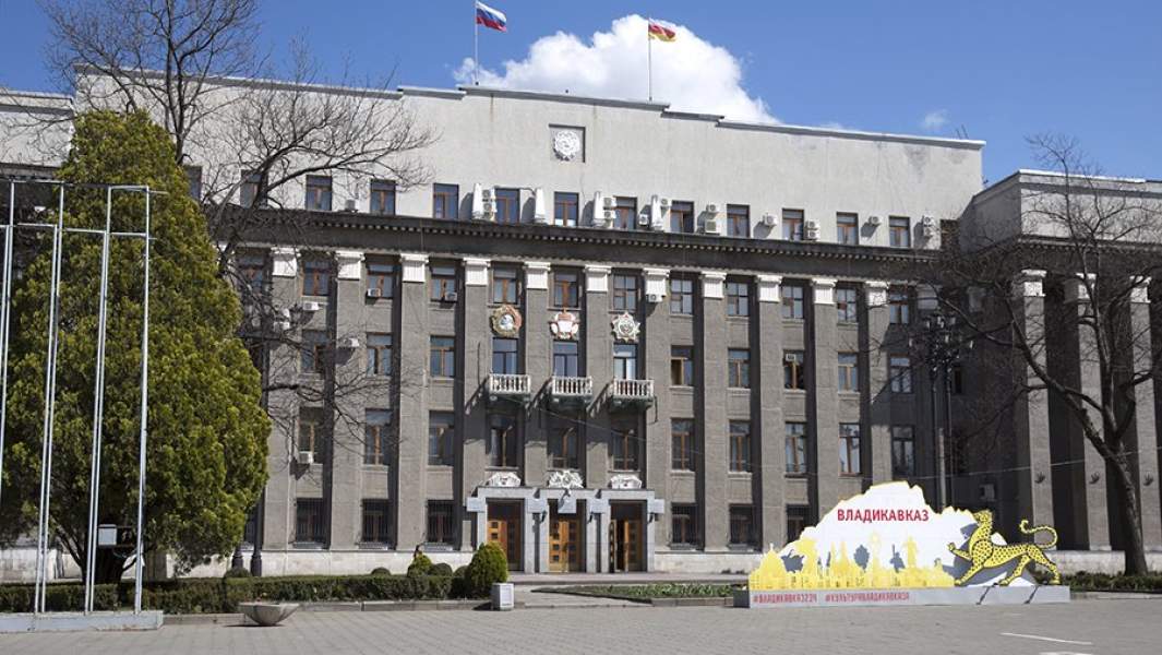 Вид на Дом правительства Республики Северная Осетия - Алания