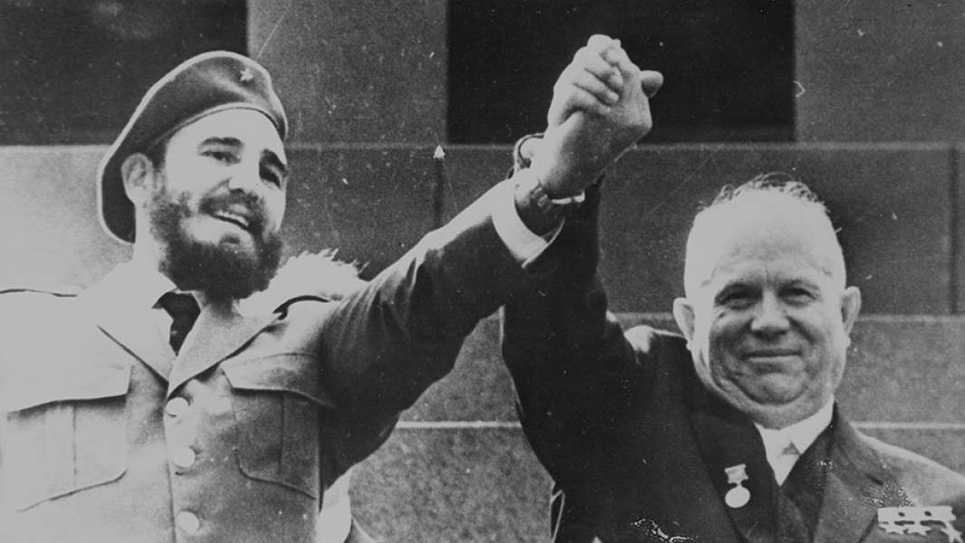 Первый секретарь ЦК КПСС Никита Хрущев и лидер кубинской революции Фидель Кастро