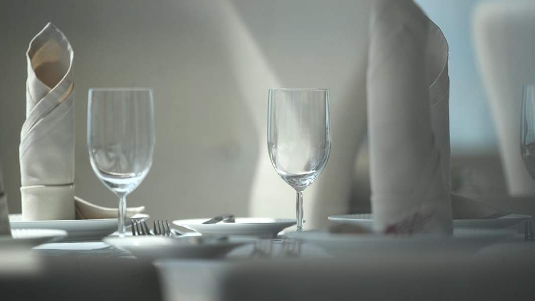 Сервированный стол