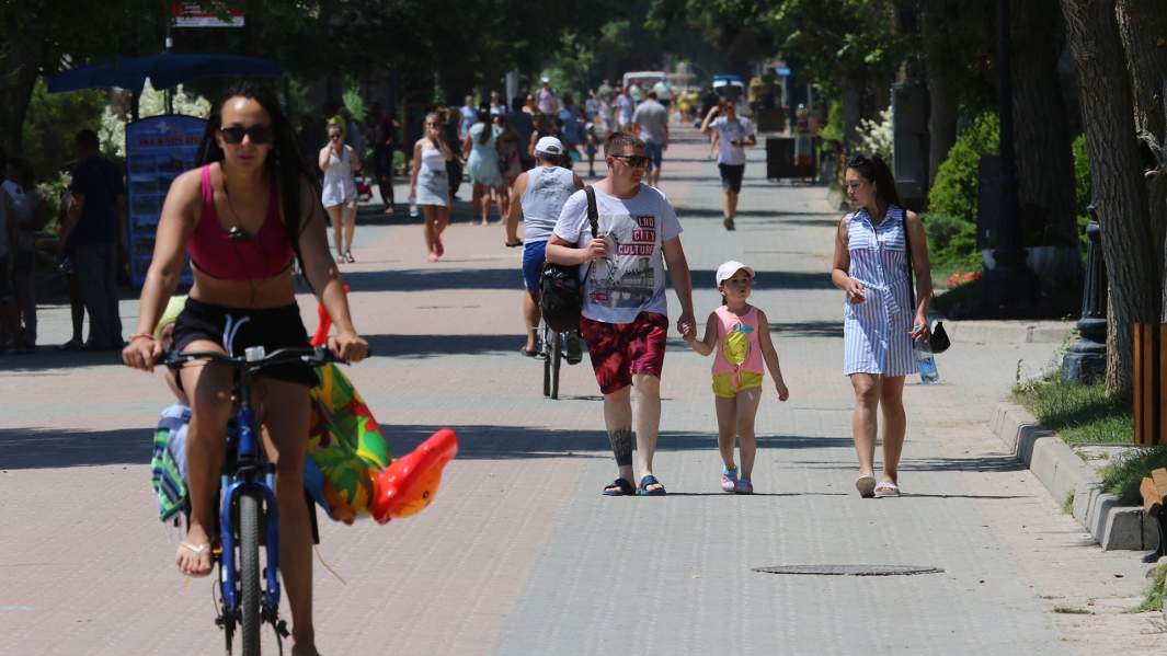 Отдыхающие в Евпатории
