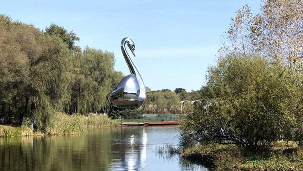 Скульптура «Лебедь» в городе Харбин, КНР