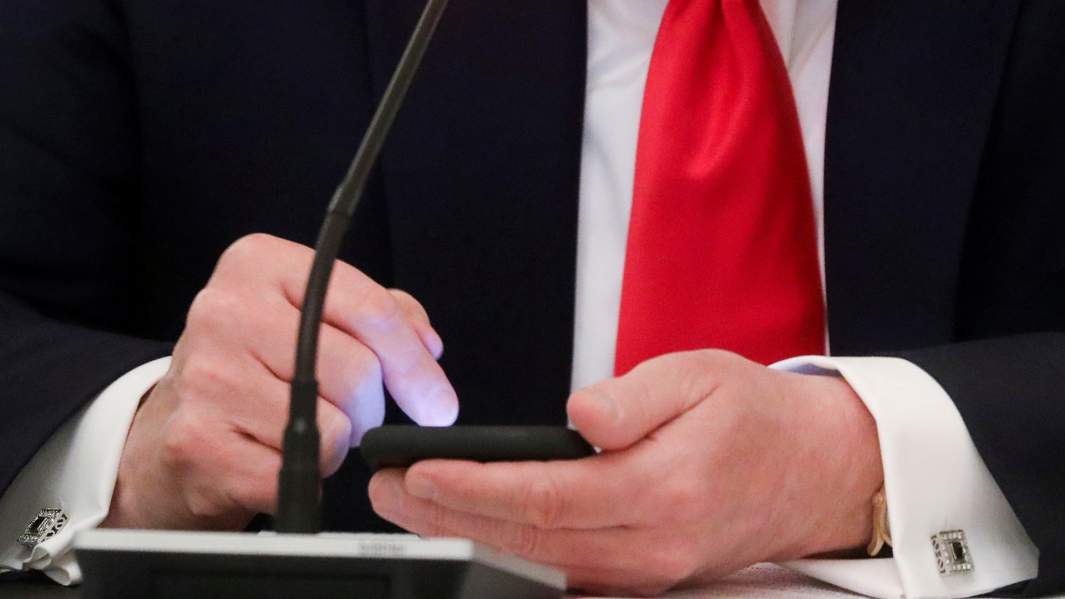 Дональд Трамп телефон