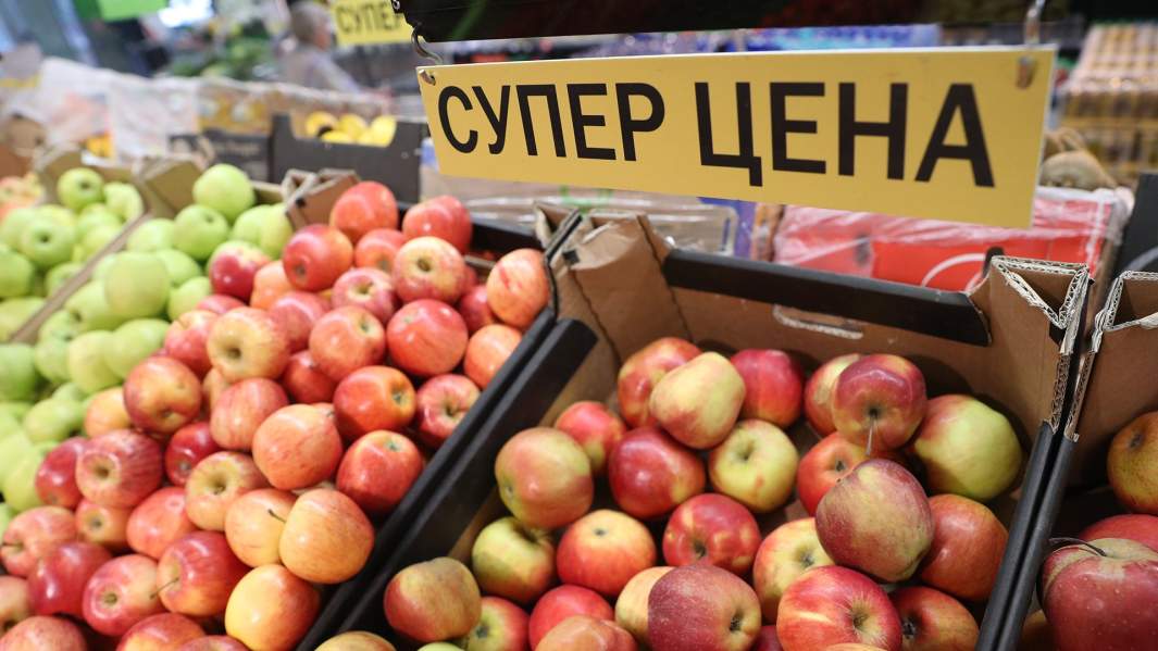 отдел фруктов в супермаркете