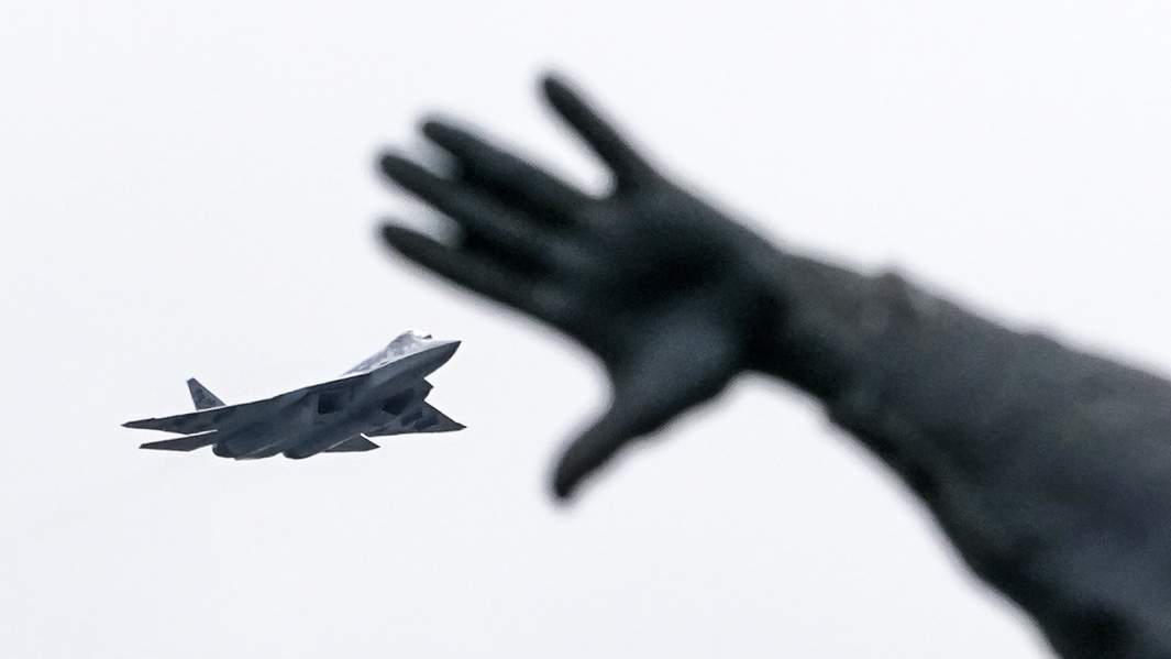 Российские многофункциональные истребители пятого поколения Су-57
