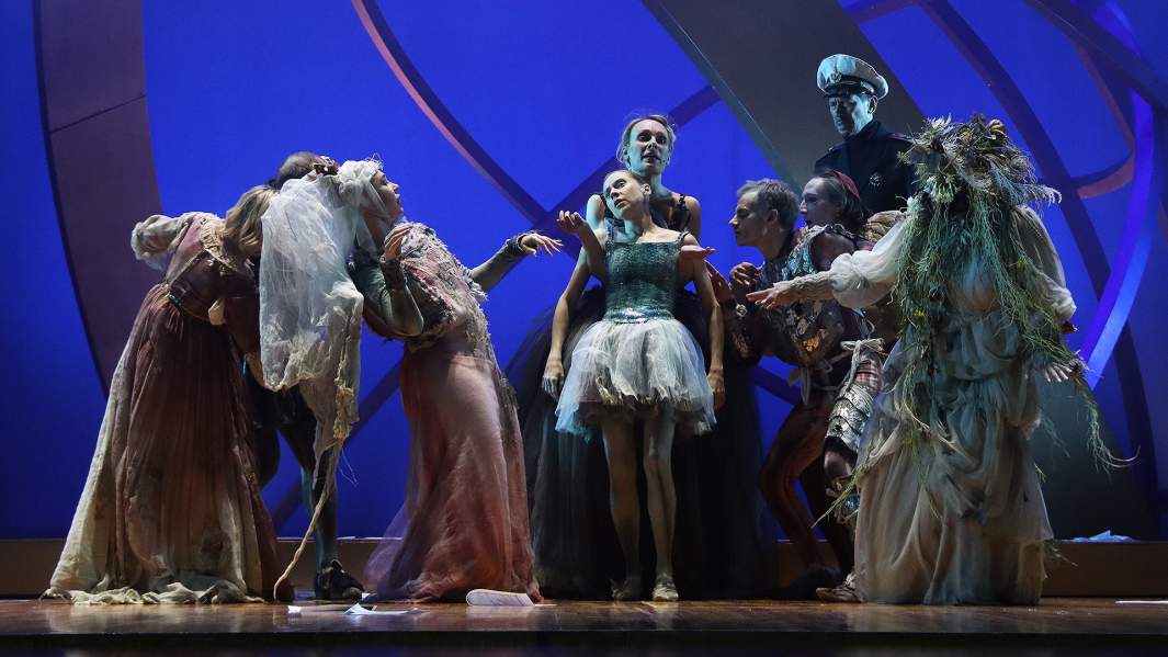 Сцена из спектакля «Корабль влюбленных»