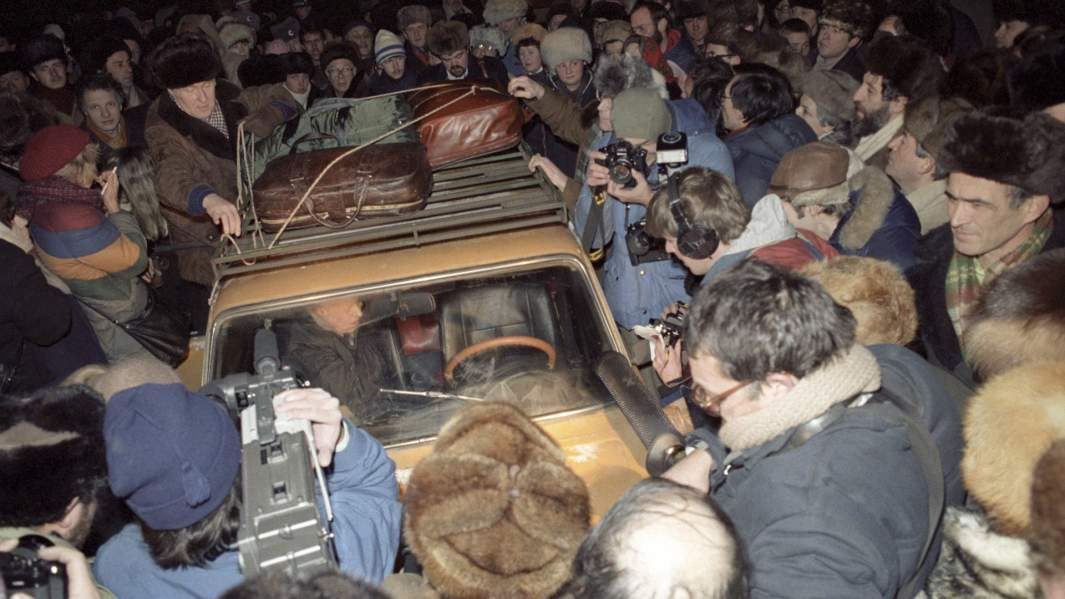 29 декабря 1986. Возвращение Сахарова. Академик Сахаров похороны. Академик Сахаров могила.