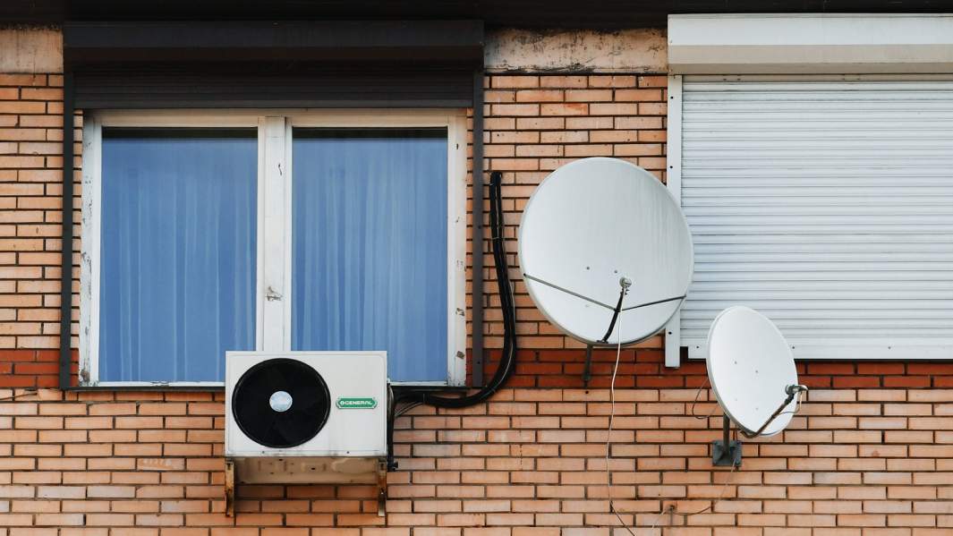 окно в жилом доме