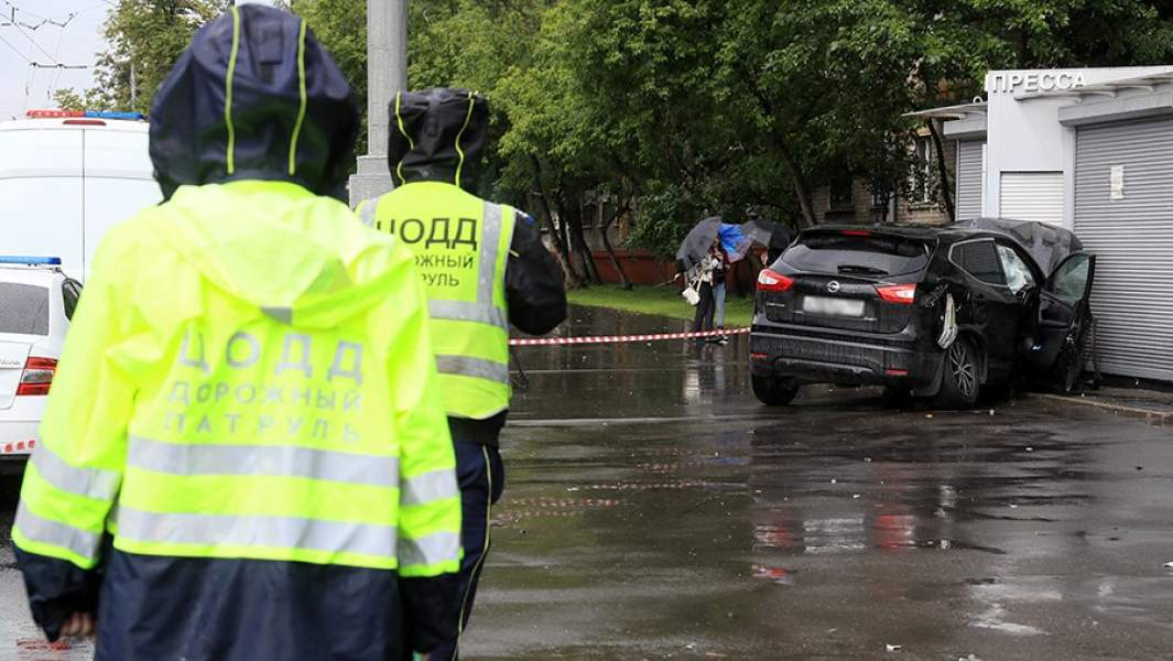 Сотрудники Центра организации дорожного движения на месте ДТП