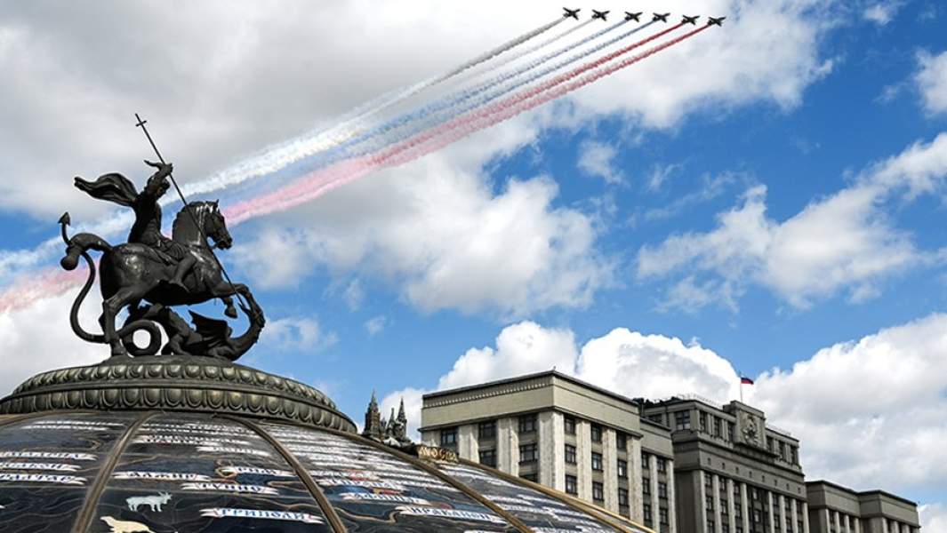 Самолеты  Су-25БМ во время репетиции воздушной части парада Победы в Москве