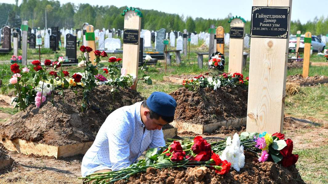 Похороны погибших в результате стрельбы в школе №175 в Казани