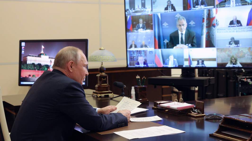 Президент РФ Владимир Путин проводит в режиме видеоконференции 43-е заседание Российского организационного комитета «Победа»