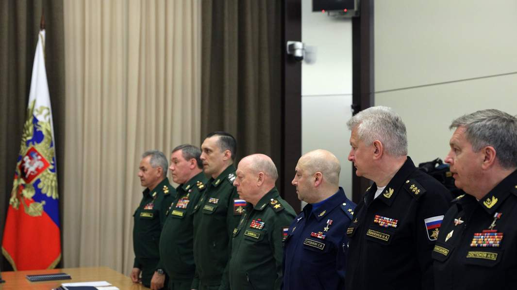 Участники совещания президента РФ Владимира Путина с руководством министерства обороны РФ