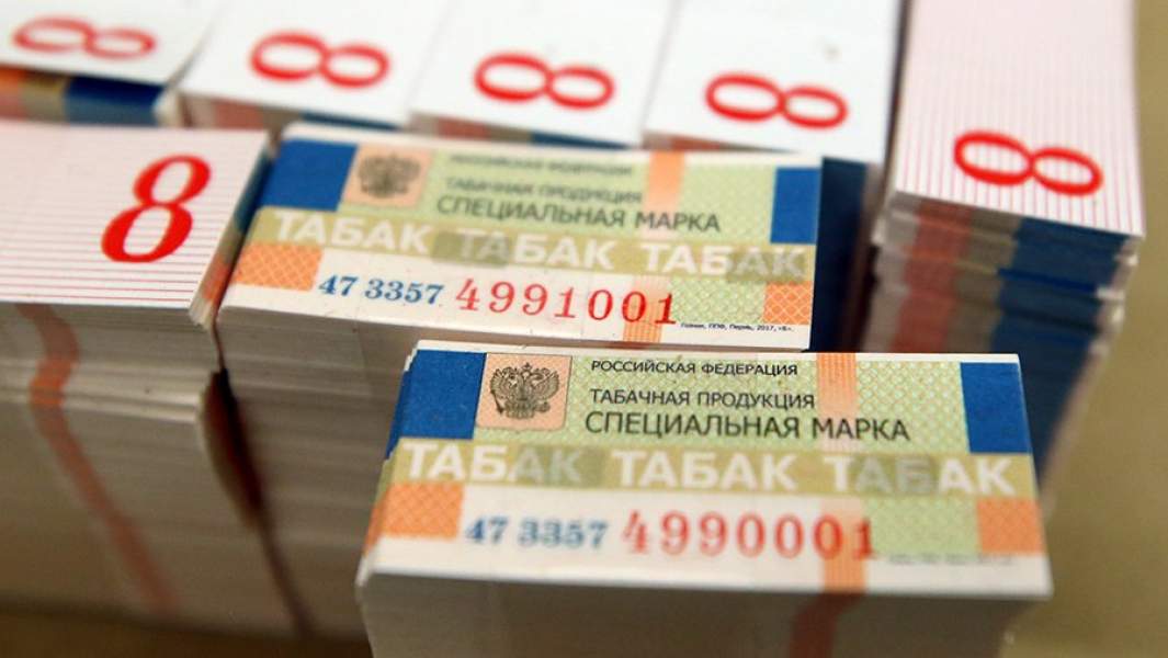 Акцизные марки на фабрике табачных изделий